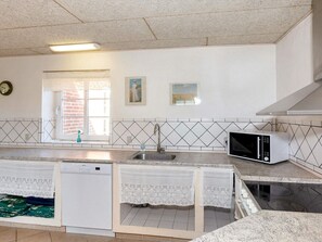 Private kitchen - Adorable Holiday Home in Fur near Sea (Fur)