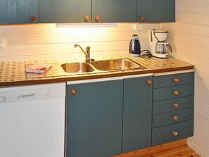 House | Private kitchen - 10 Person Holiday Home in Folkestad (Volda)
