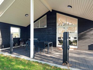 House | Outdoor dining