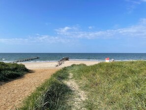 House | Beach - Cozy Holiday Home in BlÃ¥vand near Beach (Blavand)
