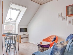 Apartment | Interior - Quaint Holiday Home in LÃ¸kken With Beach Nearby (Gudhjem)