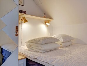 Apartment | Interior - Quaint Holiday Home in LÃ¸kken With Beach Nearby (Gudhjem)