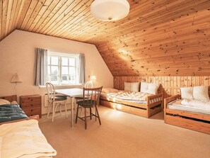 House | 2 bedrooms, individually furnished - Vintage Holiday Home in Blåvand near Sea (Blavand)