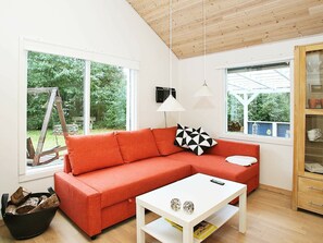 DVD player, MP3 dock - Modern Holiday Home Near Nibe With Terrace (Nibe)
