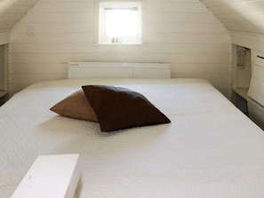 2 bedrooms, individually furnished, bed sheets