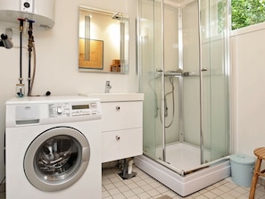 Bathroom - Luxurious Holiday Home in Hornbæk Near the Sea (Hornbaek)