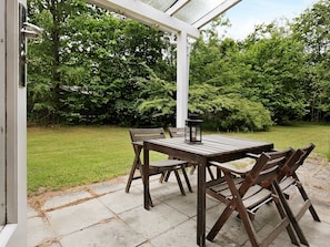 Outdoor dining - Luxurious Holiday Home in Hornbæk Near the Sea (Hornbaek)