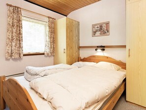 2 Schlafzimmer, Babybetten