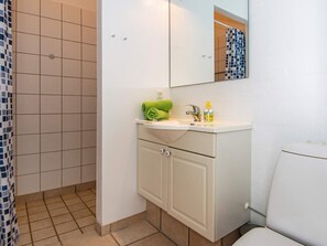 Bathroom - Fabulous Holiday Home in Aabenraa With Sauna (Aabenraa)