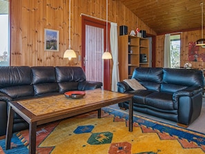 Fireplace, DVD player, MP3 dock