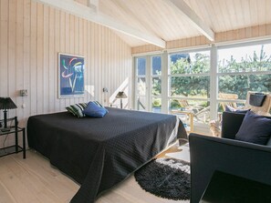 Room - Attractive Holiday Home in Skagen With Whirlpool (Skagen)