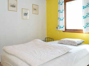 House | 3 bedrooms, cribs/infant beds
