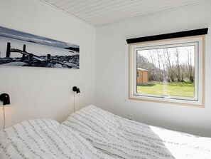 2 bedrooms, cribs/infant beds