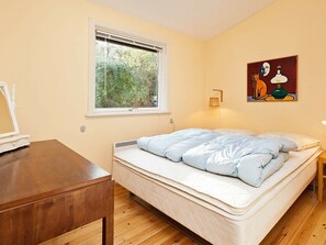 2 bedrooms, cribs/infant beds