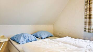 2 bedrooms, cribs/infant beds