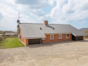 House | Exterior - Spacious Holiday Home in Vestervig near Sea (Vestervig)