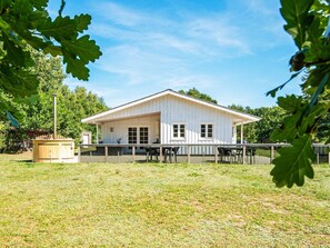 House | Pemandangan dari hartanah