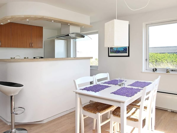 Dining - Spacious Holiday Home in Løkken Jutland near Beach (Lokken)