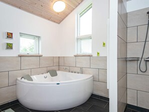 House | Spa treatment - 8 Person Holiday Home in Brovst (Brovst)