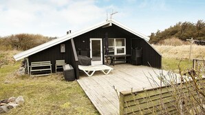 Exterior - Traditional Holiday Home in Løkken near Ocean (Lokken)