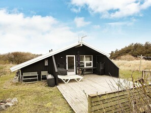 Exterior - Traditional Holiday Home in Løkken near Ocean (Lokken)
