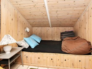 2 bedrooms, cots/infant beds - Traditional Holiday Home in Løkken near Ocean (Lokken)