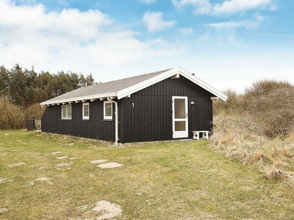 Exterior - Traditional Holiday Home in Løkken near Ocean (Lokken)