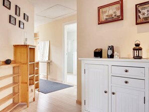 2 bedrooms, cribs/infant beds