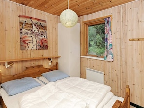 3 bedrooms, cribs/infant beds