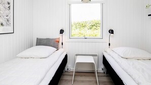 3 bedrooms, cribs/infant beds, individually furnished - Quaint Holiday Home in Løkken Jutland With Stunning View (Lokken)