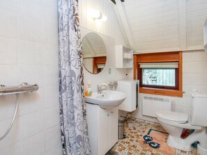 Bathroom - Cosy Holiday Home in Jutland With Terrace (Hvide Sande)