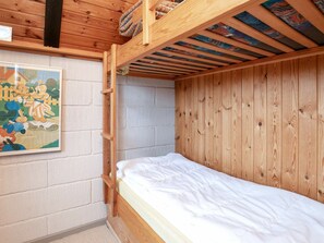 3 bedrooms, cribs/infant beds - Cosy Holiday Home in Jutland With Terrace (Hvide Sande)