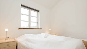 2 bedrooms, cots/infant beds - Vintage Holiday Home in Rødby With Hot Tub (Rodby)