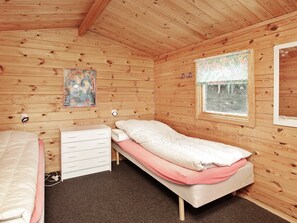 2 bedrooms, cribs/infant beds