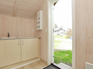 3 bedrooms, cribs/infant beds