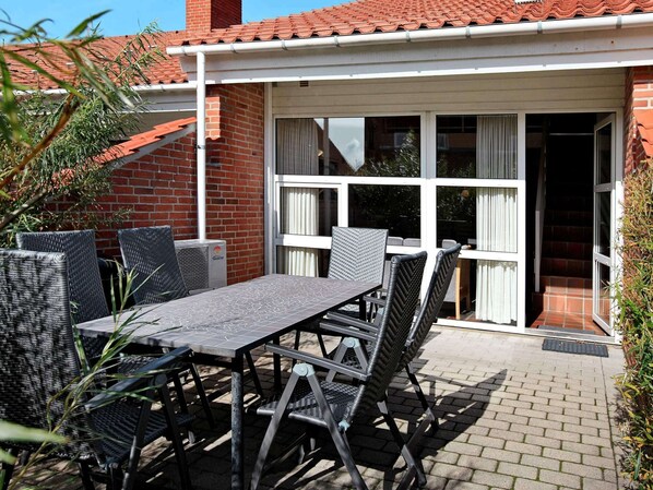 House | Outdoor dining