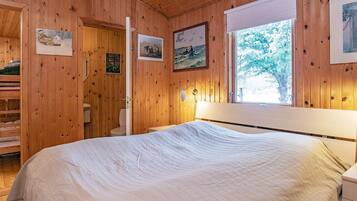 3 bedrooms, cots/infant beds