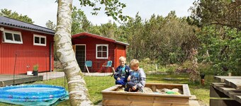 Radiant Holiday Home in Hemmet near Sea