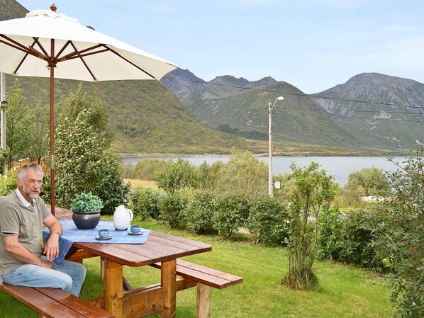 إطلالة على البحيرة