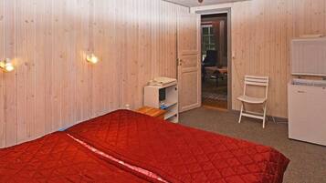 2 bedrooms, cots/infant beds