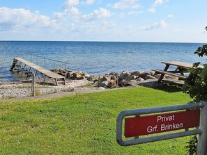 Beach - Comfortable Holiday Home in Zealand Near Sea (Koge)