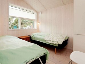 2 bedrooms, cribs/infant beds