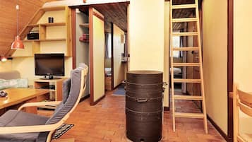2 bedrooms, individually furnished, cots/infant beds