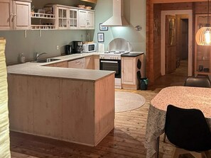 Hús | Einkaeldhús | Barnastóll