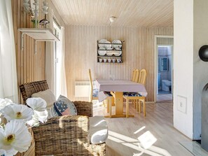 House | Dining - 6 Person Holiday Home in Nexo (Nexø)