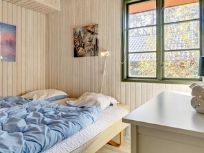 House - 6 Person Holiday Home in Nexo (Nexø)
