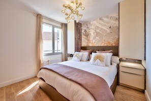 3 bedrooms, desk, iron/ironing board, free WiFi - MickeyRelax Luxury Spa Villa near Disneyland Paris (Villeneuve-Le-Comte)