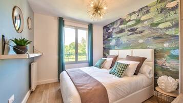 3 bedrooms, desk, iron/ironing board, free WiFi