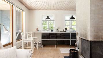 House | 2 bedrooms, cribs/infant beds