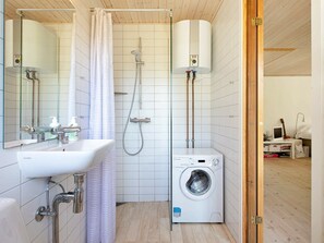 Bathroom - Peaceful Cottage in Nykobing Sjaelland With Garden (Nykobing Sjaelland)